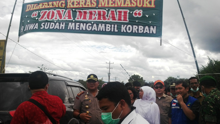 Mensos Kunjungi Zona Merah Sinabung