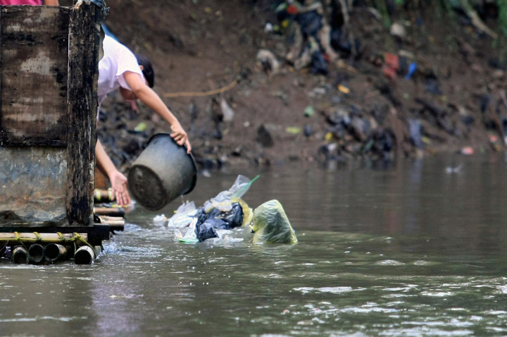 Banyak Kotoran Manusia, Kali Krendang Batal Diperbaiki