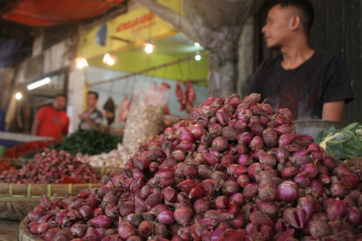 Bulog Lepas 1.000 Ton Bawang Merah ke Pasar Induk
