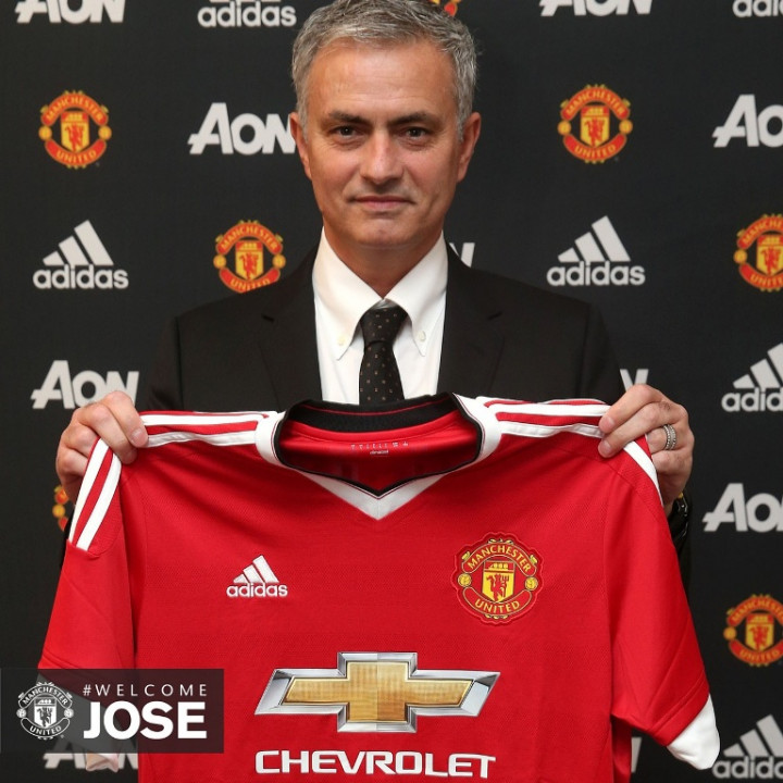 Akhirnya, Jose Mourinho Resmi Latih Manchester United