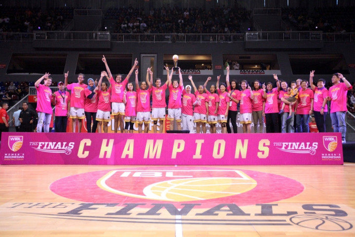 Kembali Taklukkan Tomang Sakti, Surabaya Fever Juara WIBL 2016