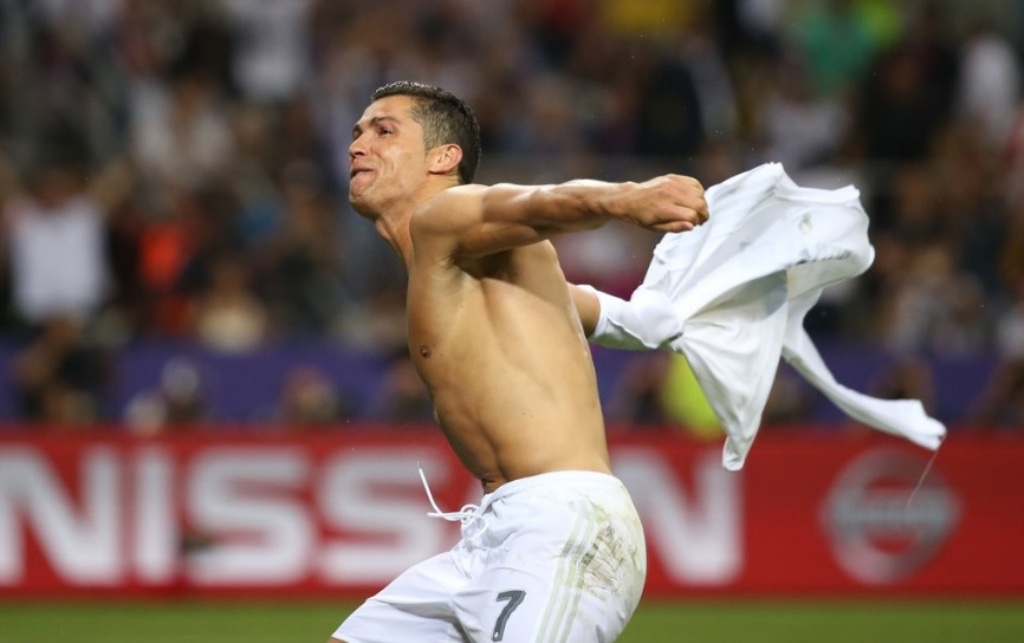 Cristiano Ronaldo berselebrasi usai berhasil menjadi penentu kemenangan Real Madrid di babak adu penalti (Twitter/Squawka)