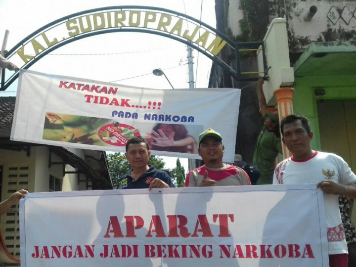 Dicap Kampung Narkoba, Warga Sudiroprajan Tebar Spanduk