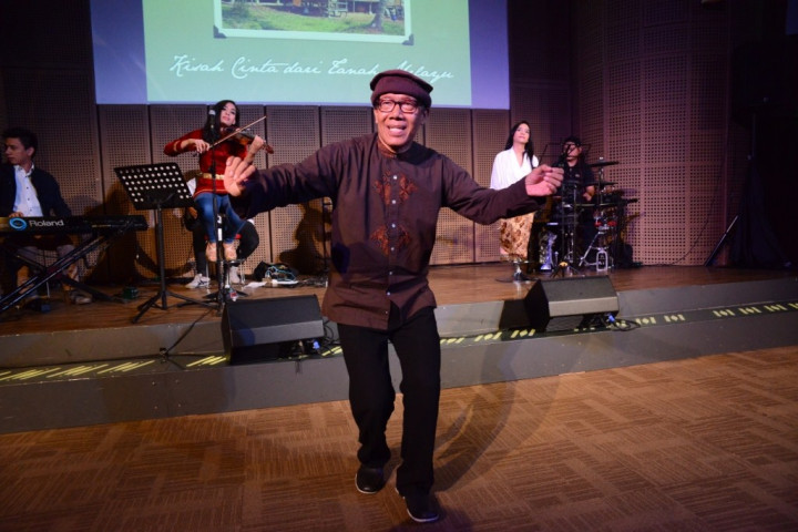 Kisah dari Tanah Melayu, Ceritakan Sejarah Bahasa Indonesia