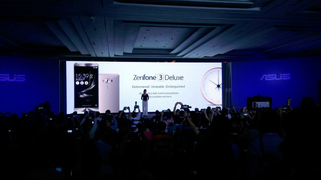 ZenFone 3 hadir dalam 3 varian, yaitu ZenFone 3, ZenFone 3 Ultra dan ZenFone 3 Deluxe