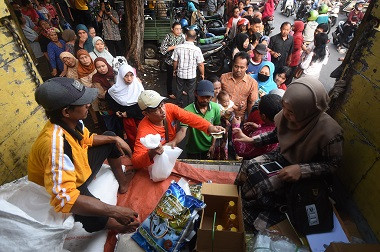 Risma Pastikan Harga Sembako tak Naik Selama Ramadan