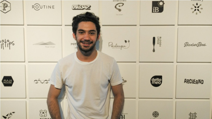 Reza Rahadian Jawab Tantangan Bermain Teater