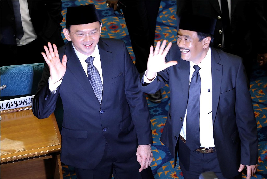 Gubernur DKI Jakarta Basuki Tjahaja Purnama (kiri) didampingi Wakil Gubernur DKI Jakarta Djarot Saiful Hidayat (kanan)--Antara/Teresia May 