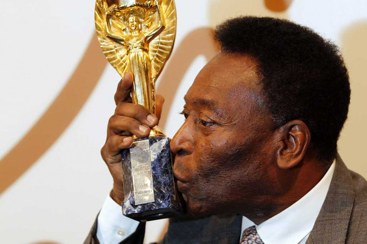 Pele Bakal Lelang Barang-Barang Berharga Miliknya