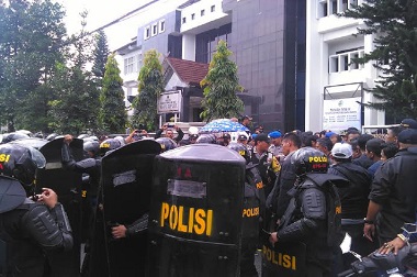 Ratusan Orang Datangi Kantor Dinas Peternakan Jabar