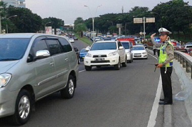 Lalu Lintas di Sekitar Reruntuhan Gedung Panin Dialihkan