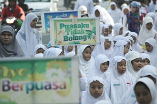 Ratusan Pelajar di Semarang Ikuti Pawai Menyambut Ramadan