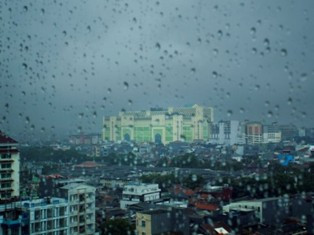 BMKG Prediksi Saat Tarawih Akan Sering Hujan