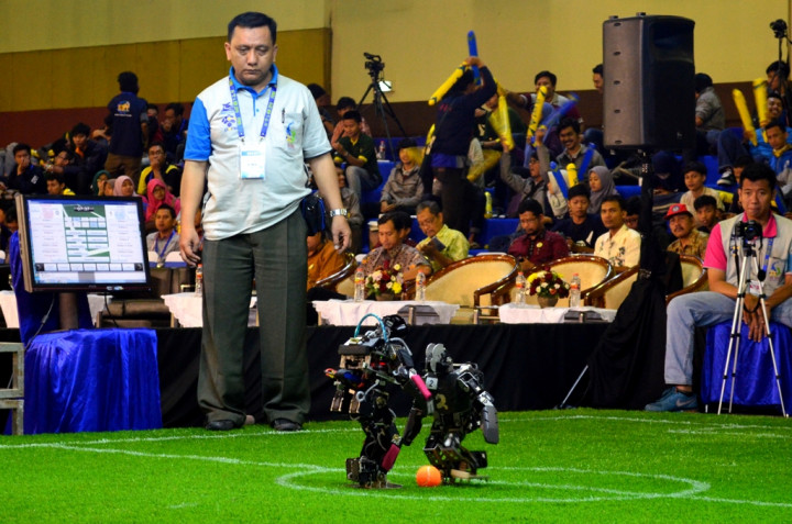 Kontes Robot Indonesia 2016 Resmi Dibuka