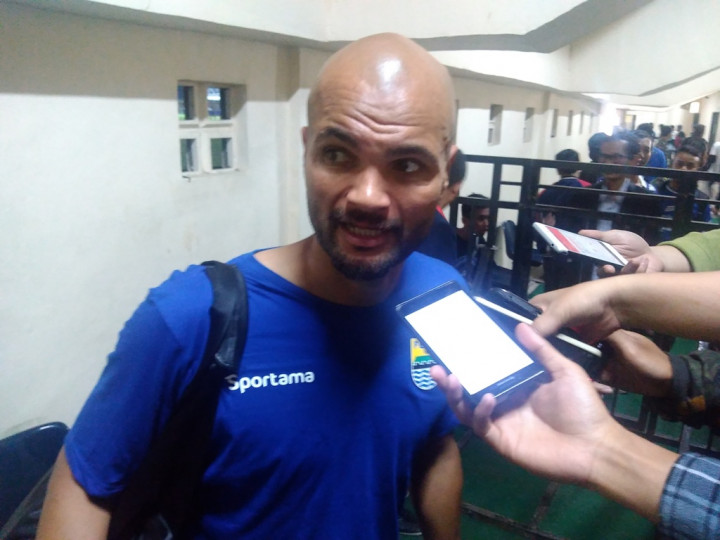 Jeda Kompetisi, Sergio Van Dijk Adaptasi Lapangan di Persib