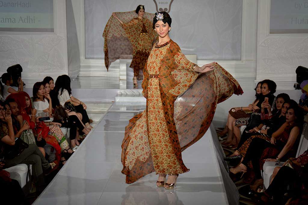 Peragaan Busana Batik Kontemporer Digelar di Semarang