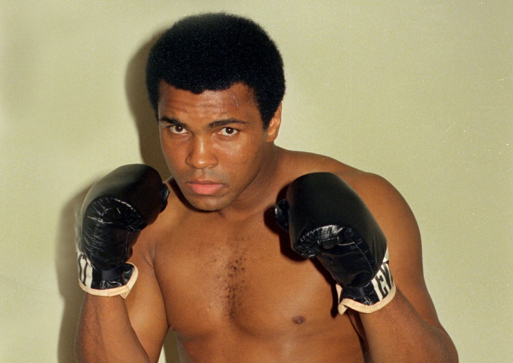 Muhammad Ali pada era 70-an. (AP Photo/Ross D. Franklin, File)