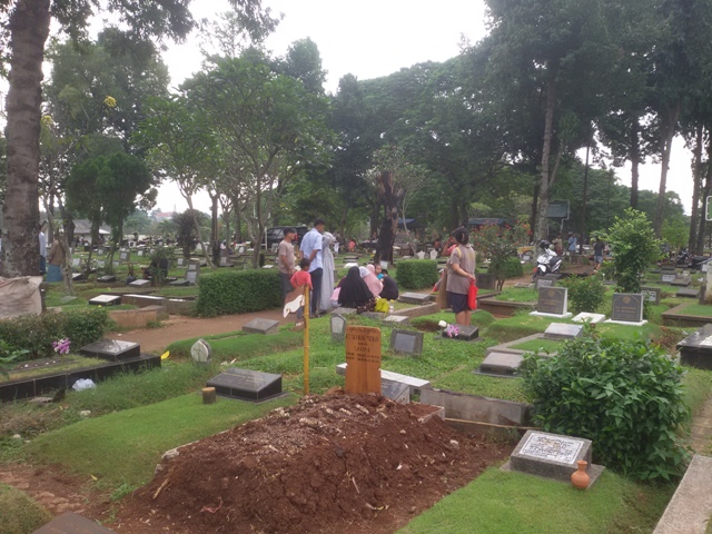 Jelang Ramadan, TPU Jeruk Purut Diserbu Penjaja Dadakan