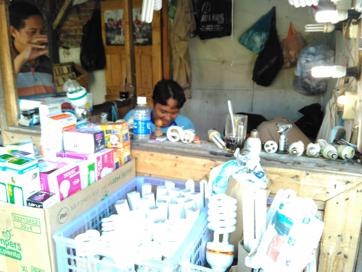 Pedagang Lampu Rekondisi Kebagian Berkah Ramadan