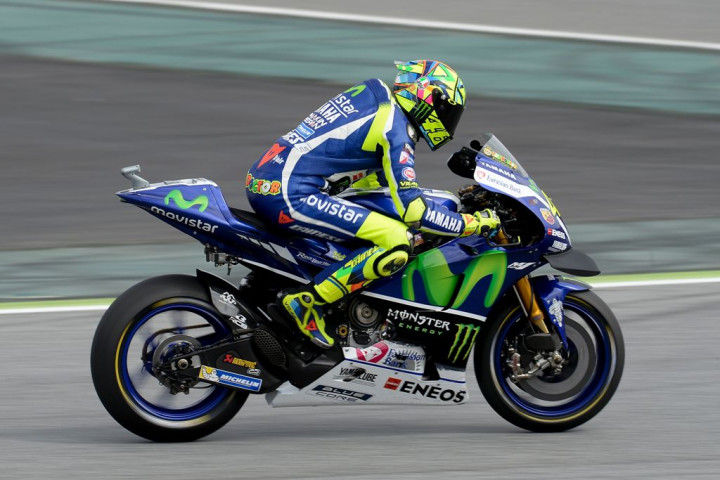 Rossi Menebar Ancaman pada Sesi Pemanasan