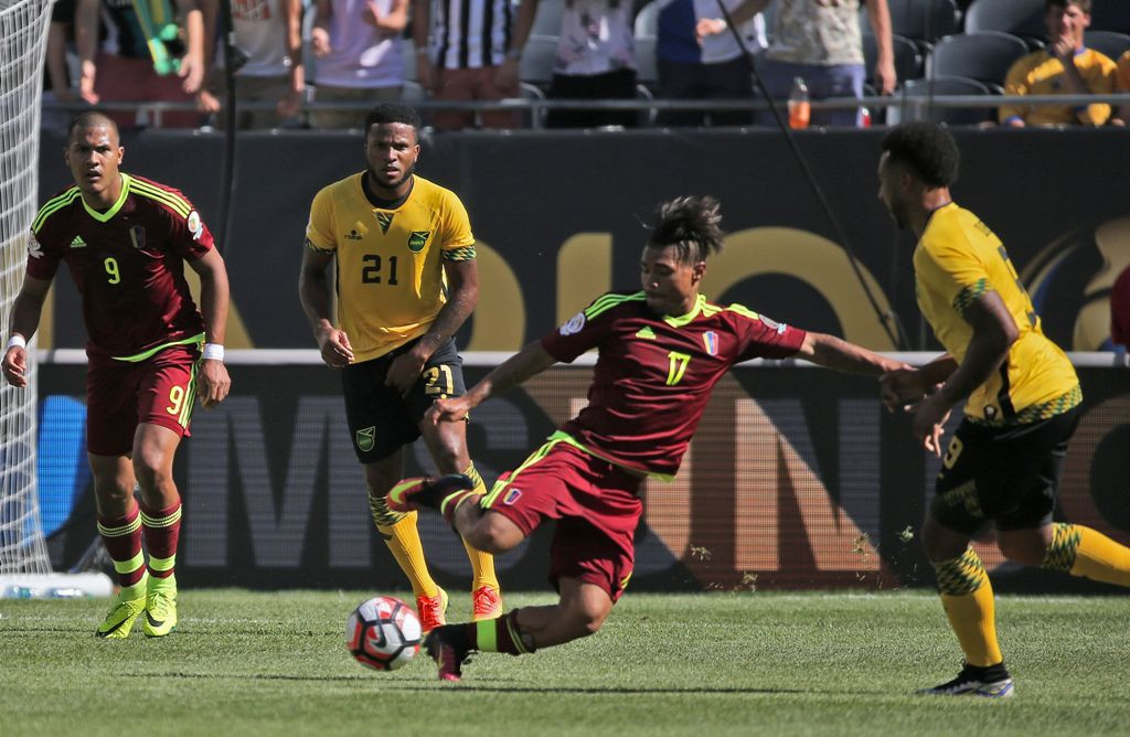 Suasana pertandingan Venezuela vs Jamaika. (Foto: AFP/Tassos Katopodis)