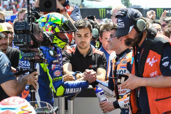 Marquez Ungkap Makna 'Jabat Tangan' dengan Rossi