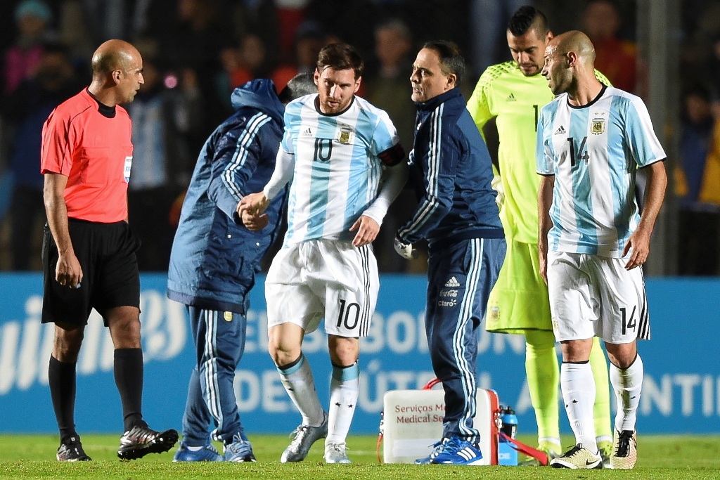 Argentina kemungkinan tidak diperkuat Messi saat melawan Chile (AFP)