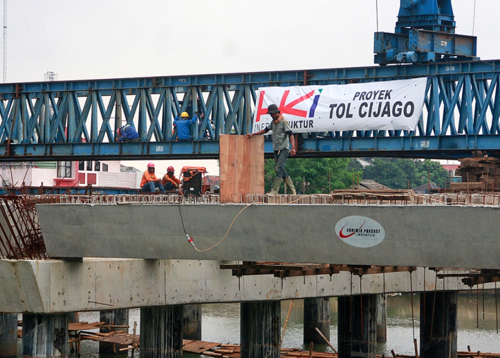 Proyek pembangunan tol Cinere-Jagorawi. (MI/Barry F)
