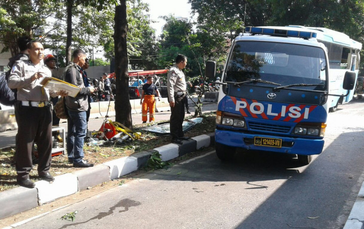 Bus Feeder TransJakarta Terguling, Seorang Penumpang Terluka