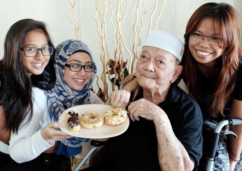 Othman Nasir akan menginjak usia 100 tahun pada 20 Juni mendatang namun tetap menjalankan ibadah puasa Ramadan. (Foto: Asia One)