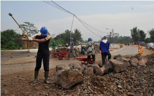 Jalur Penghubung Pantura Daendels Rusak Parah