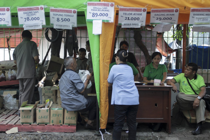 Kisah Ibu-Ibu Pemburu Pasar Murah