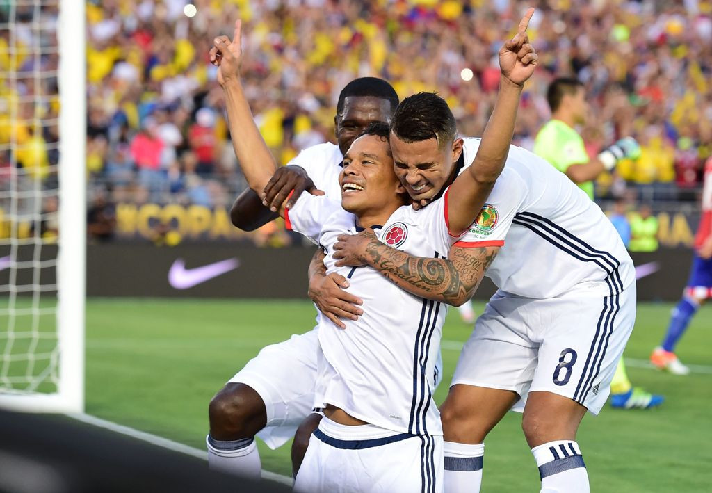 Carlos Bacca merayakan gol kemenangan. (Foto: AFP/Frederic J. Brown)