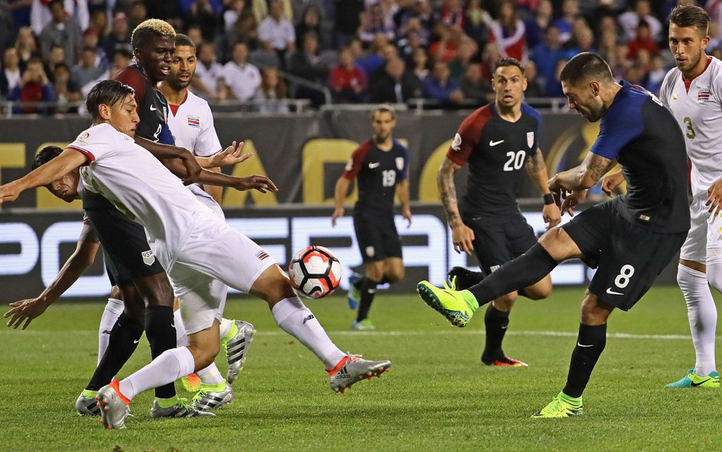 Clint Dempsey (Kanan) (Foto: AFp/Jonathan Daniel)