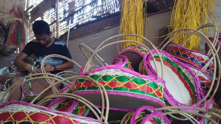 Order Naik, Pengusaha Keranjang Parcel Kesulitan Tenaga Perajin