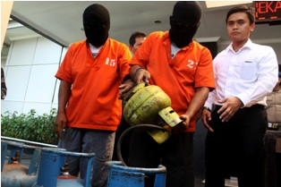 Kawanan Pengoplos Gas Beromzet Ratusan Juta Rupiah Dibekuk