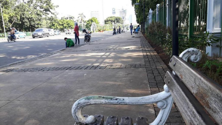 Begini Nyamannya Trotoar Di Kawasan Monas