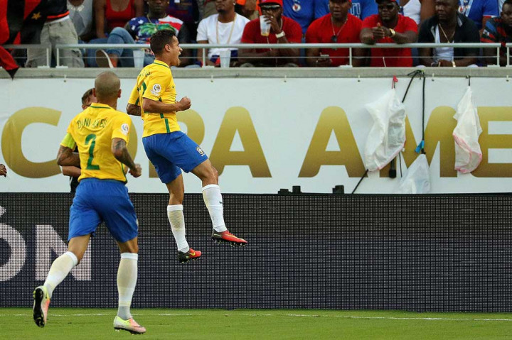 Coutinho Hattrick, Brasil Bekap Haiti 7-1