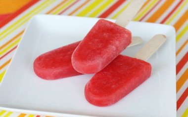 Semangka <i>Ice Pop</i>, Segar untuk Berbuka Puasa