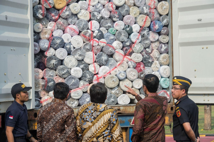 Melalui Operasi Gerhana, Bea Cukai Berantas Tekstil Ilegal