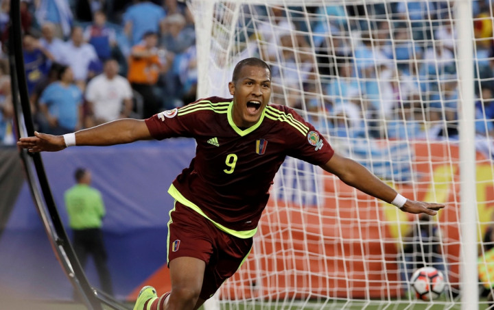 Ilustrasi Gol: Momen Rondon Cetak Gol Kemenangan Venezuela