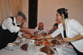 Mengintip Ramadan di Keluarga Muslim-Kristen Jemal Ahmed