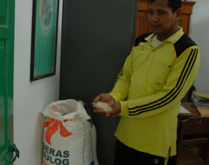 Beras Sejahtera seperti Pakan Ternak, Warga Protes