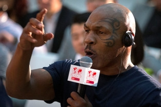 Mike Tyson Pastikan Hadiri Pemakaman Muhammad Ali