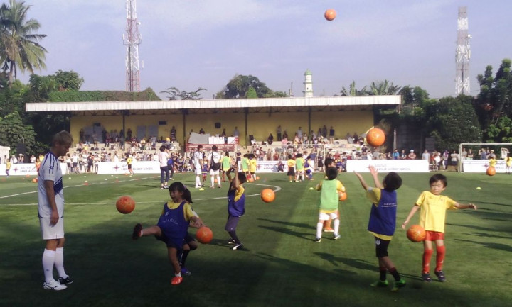 Sambangi Indonesia, Keisuke Honda Gelar <i>Soccer Clinic</i> kepada Ratusan Anak