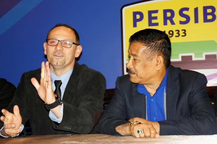 Tak Kuat Tekanan Bobotoh, Dejan Antonic Mundur dari Persib