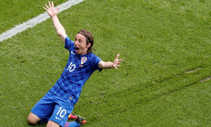 Ilustrasi Gol: Kroasia Menang Berkat Tendangan Spektakuler Modric