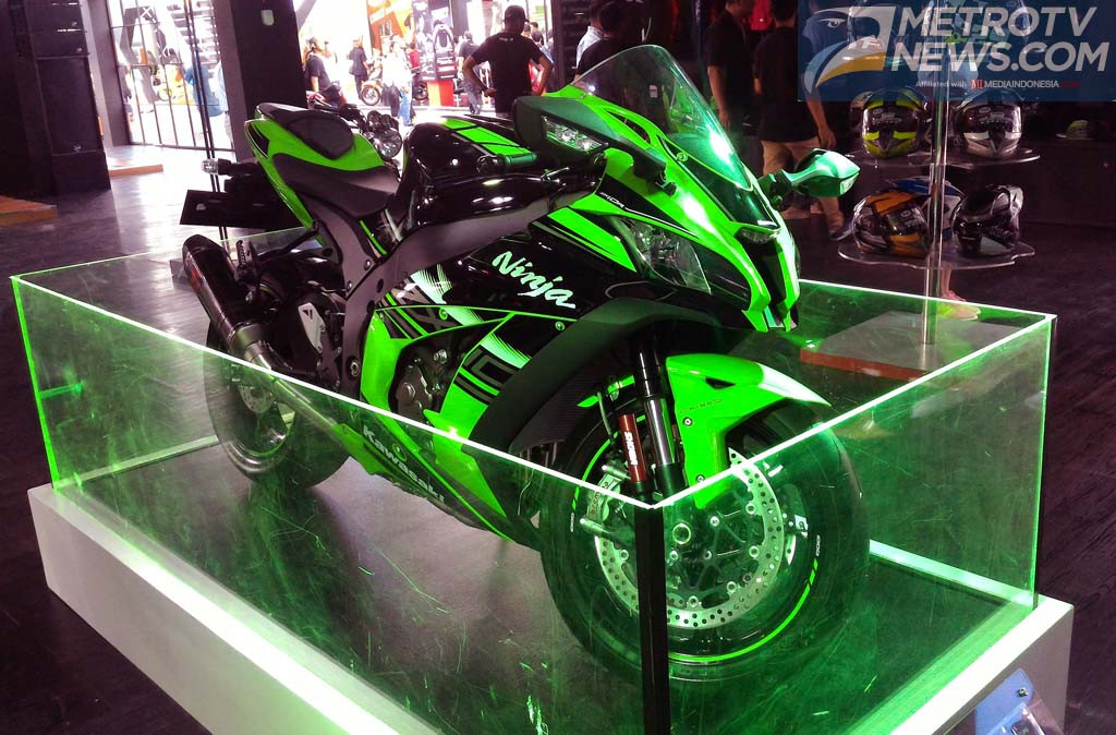 Kawasaki Ninja ZX-10R 2016 alami banyak perubahan. MTVN/ A. Harry Budiawan