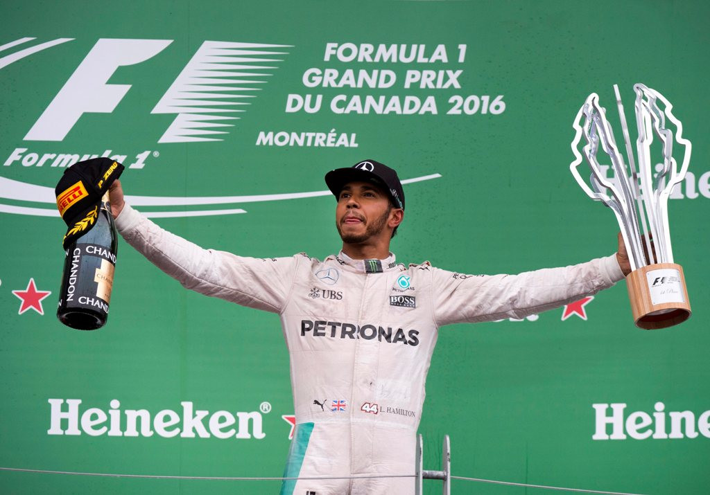 Selebrasi kemenangan Lewis Hamilton. (Ryan Remiorz/The Canadian Press via AP)