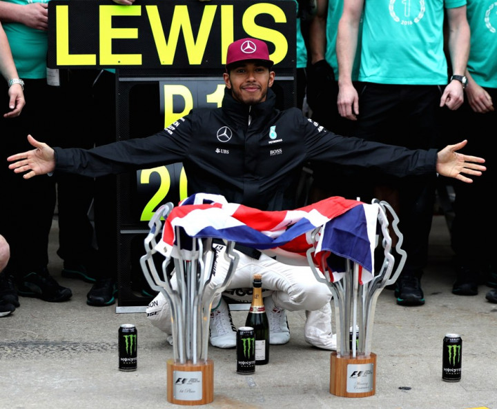 Lewis Hamilton Dedikasikan Kemenangan untuk Muhammad Ali